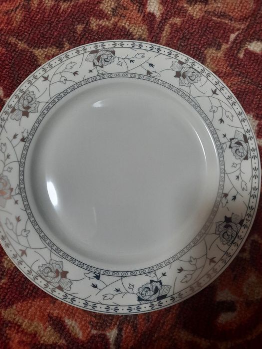 Продам тарелки под второе