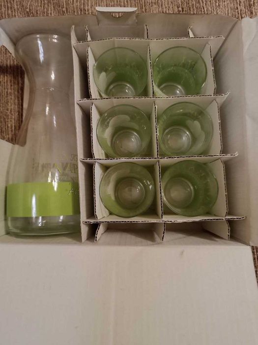 Продается новая посуда вазочки, стаканыс графином