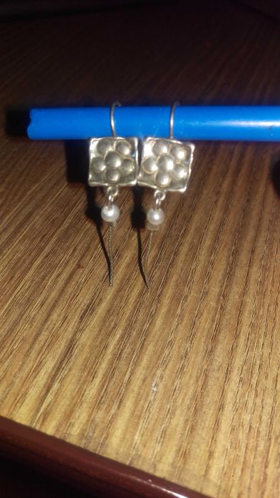 Cercei de argint cu perle.