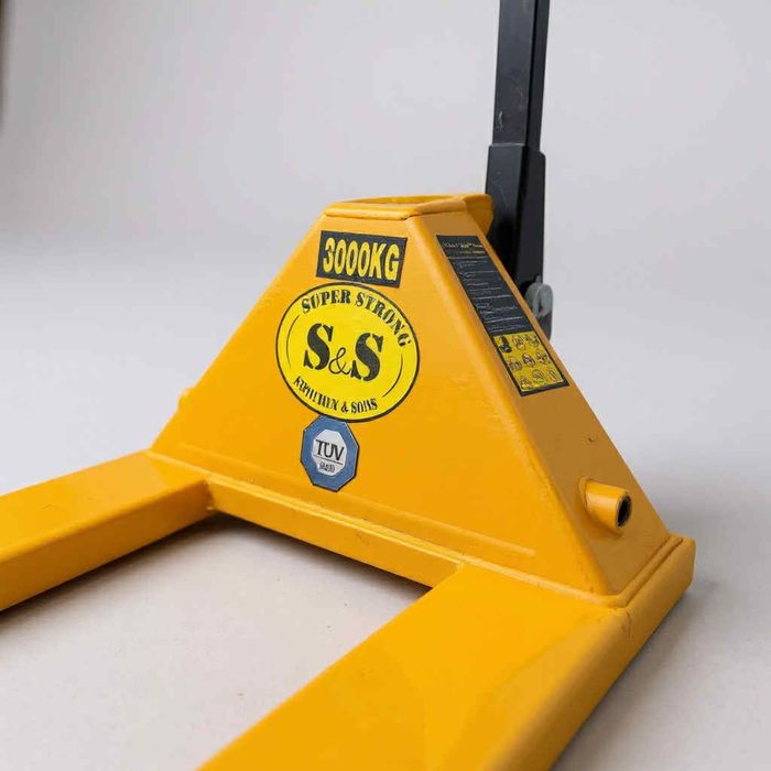 Палетни колички 3000кг за английски палета / скари