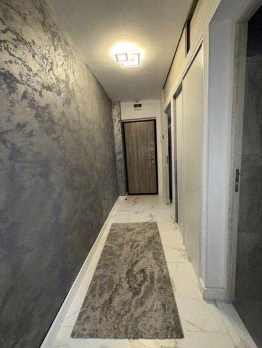 Închiriez apartament 2 camere baie bucătărie balcon et. 4