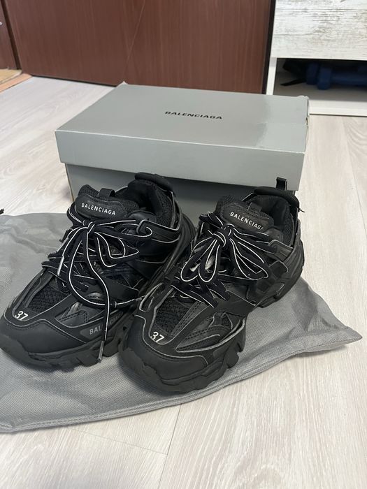 Balenciaga track