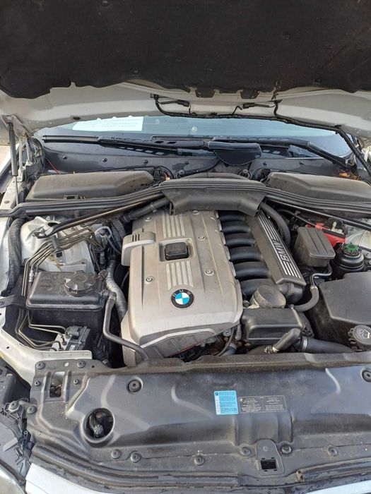 BMW 523 Автомобиль