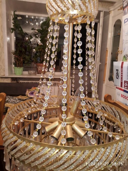 Продам люстру  диаметр 50см высота 75