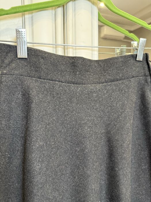 Юбки выше колена