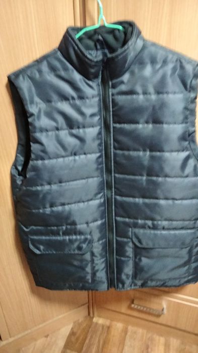 Продам жилетки новые
