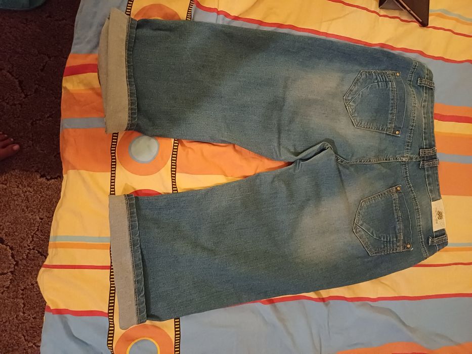 Дамски дънки под коляното