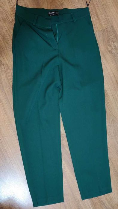 Зелен дамски костюм, нов
