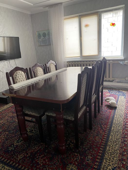 Стол со стульями
