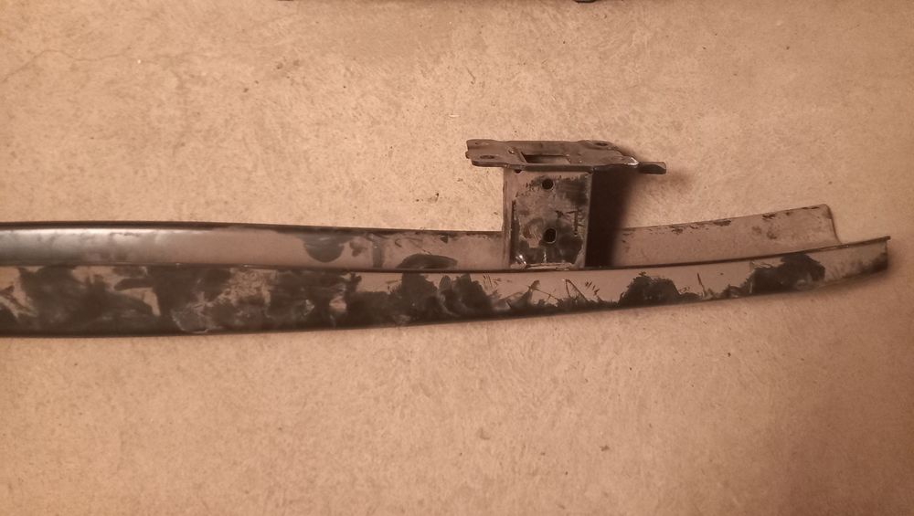 Усилитель заднего бампера