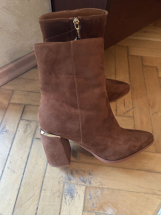 Дамски боти от велур