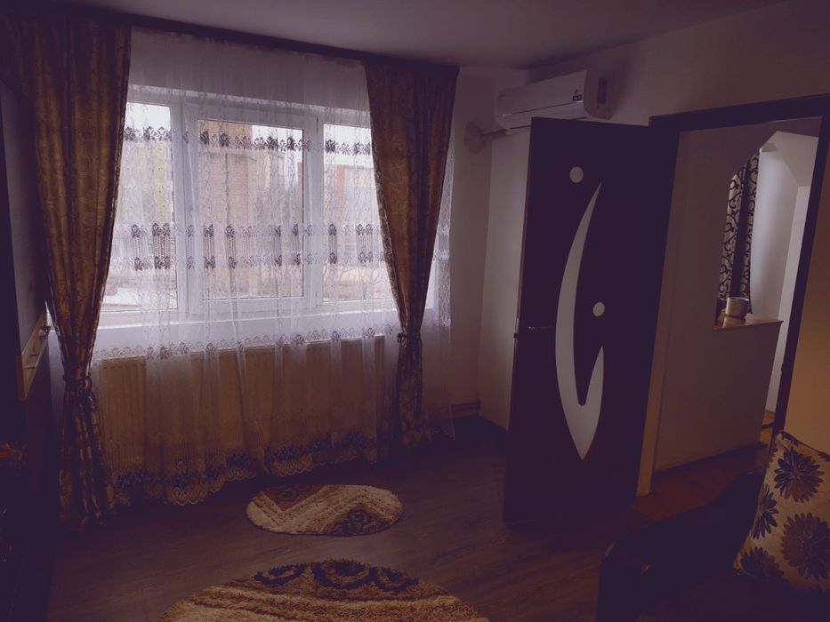 Închiriez apartament