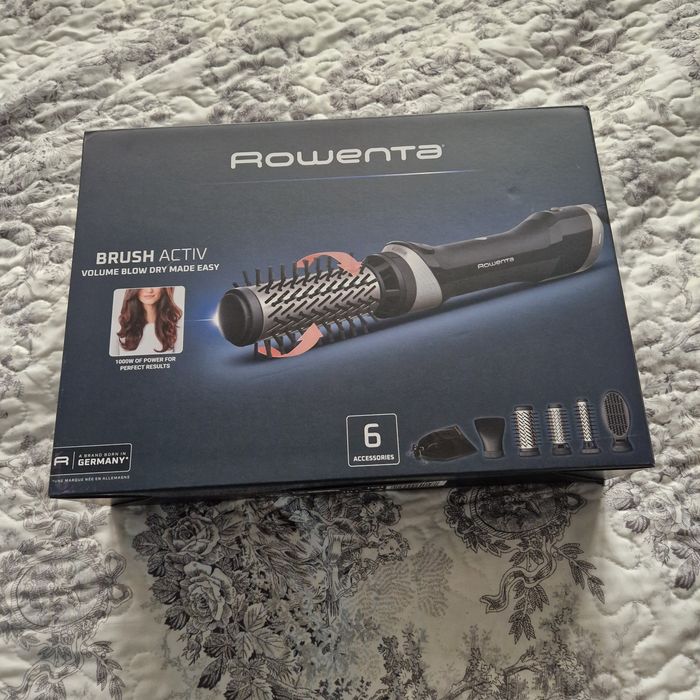 Електрическа четка за коса Rowenta - Brush Activ Renewal, 1000W
Красива коса и увеличаване на обема – всичко това в дланта на ръката ви! Новата
