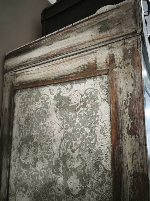 Ретро реновиран гардероб