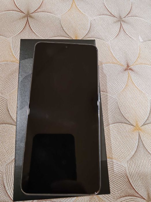 Продавам телефон Samsung S21