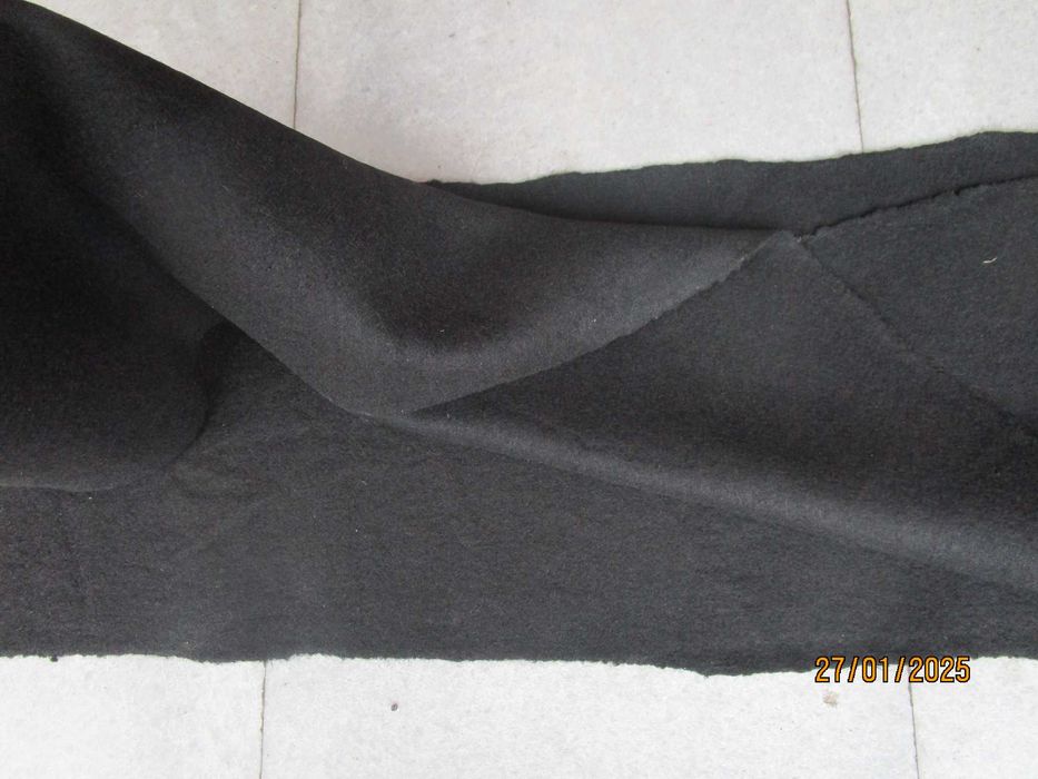 Автентичен, черен шаечен плат