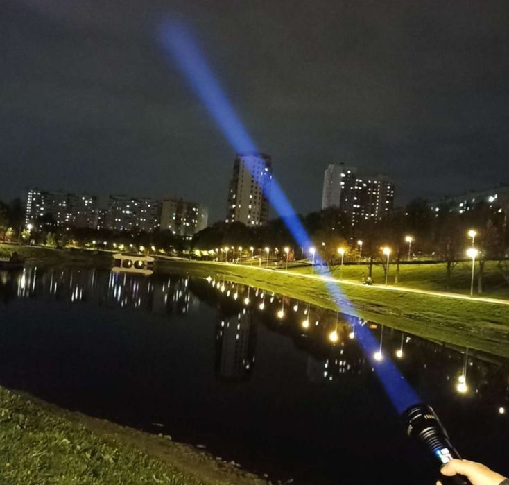 Мощный фонарь-прожектор