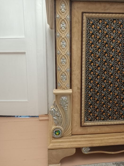 Комод  деревянный