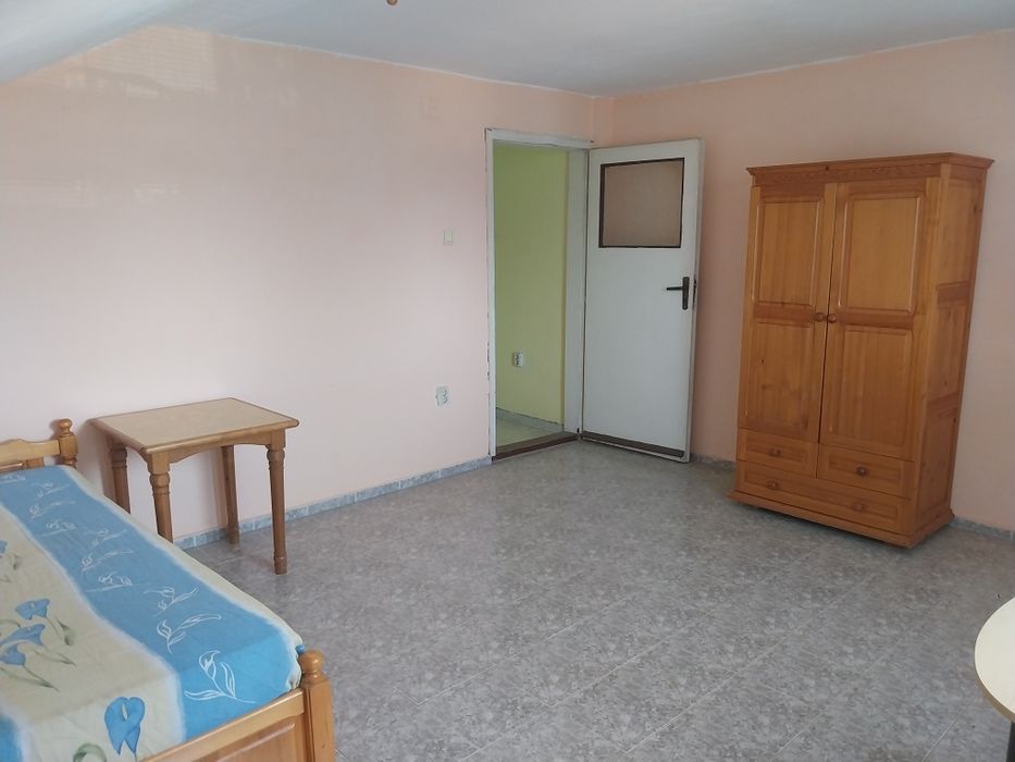 Самостоятелна къща под наем гр.Русе кв.Средна кула