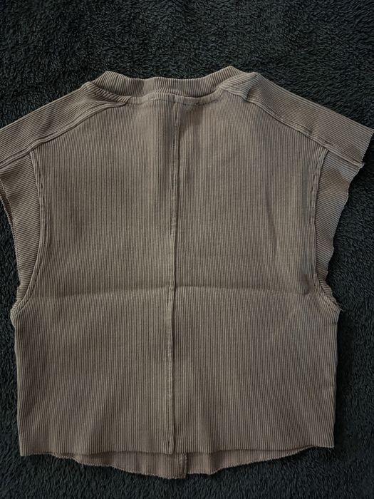 Скъсен потник от лимитирана серия на ZARA