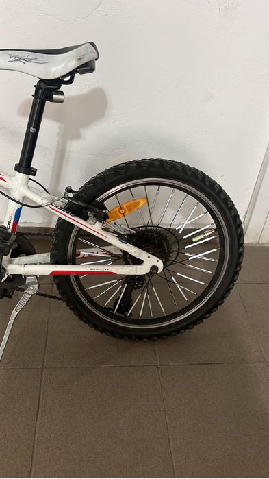 Bicicleta cube race  200copii
