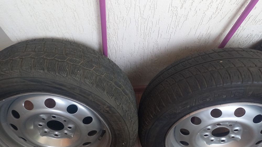 Продам 2 колеса с дисками