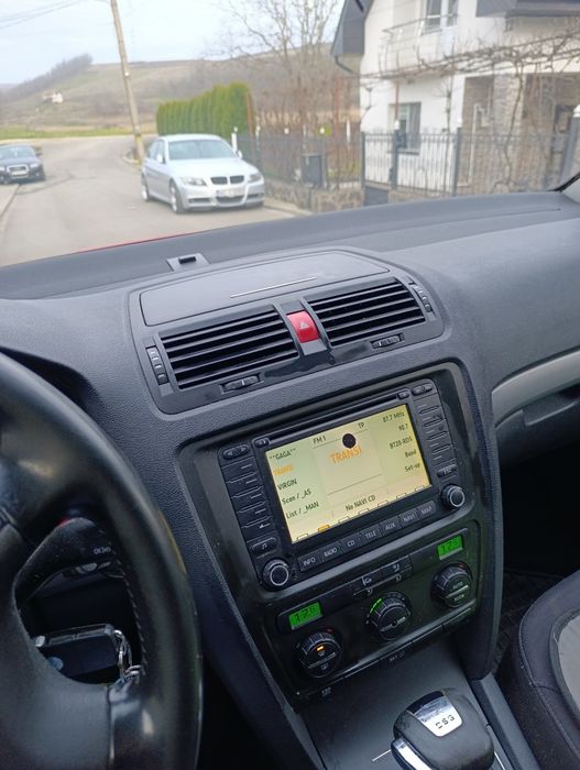 Vând sau schimb cu t5 cu 9 locuri