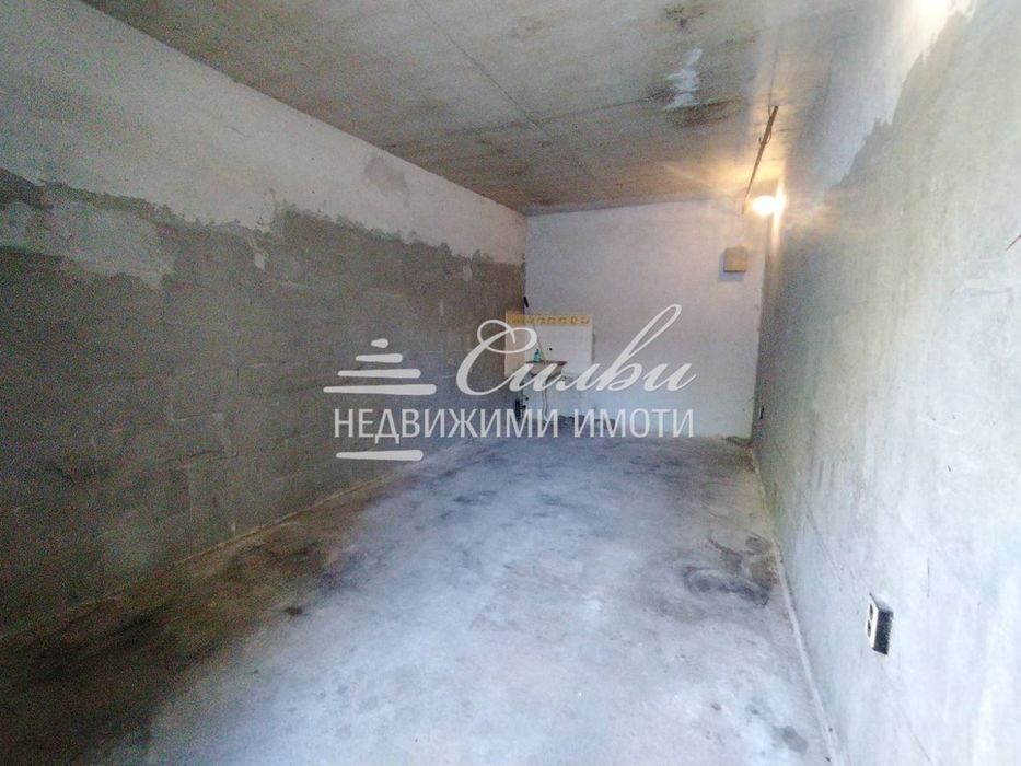 Дава се под наем Гараж / Паркомясто в Шумен, Добруджански - 18 кв.м за 102 € - Снимка #1