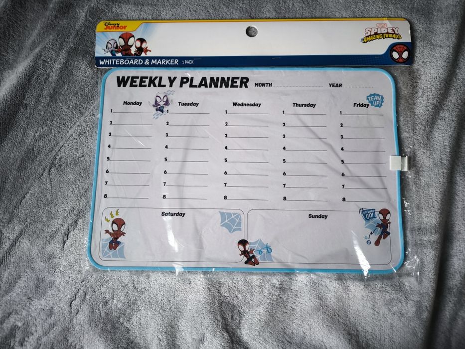 organizator săptămânal de tip tablă magnetică (whiteboard săptămânal) pentru copii, personalizat cu grafică Spider-Man