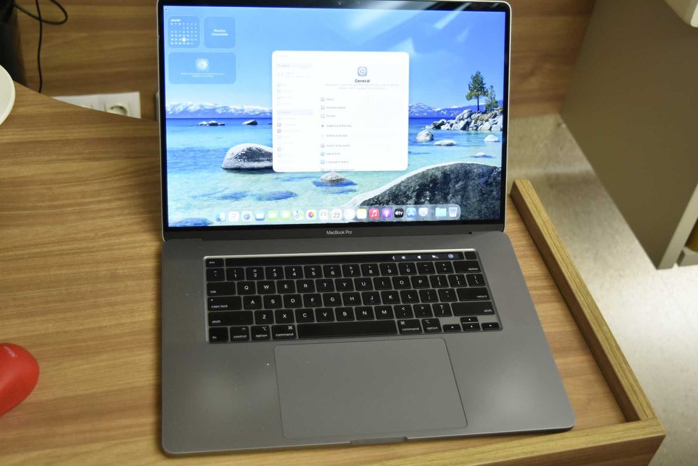 MacBook Pro (16-inch, 2019) I9 32 GB RAM 1 TB SSD