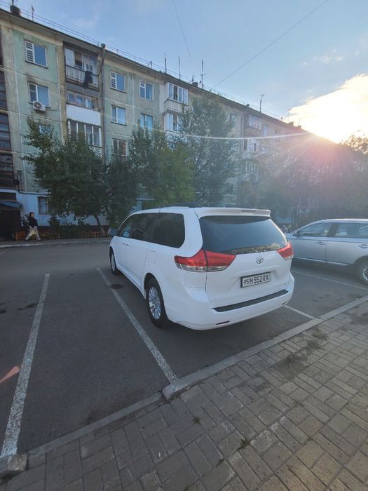 Tayota Sienna sotiladi