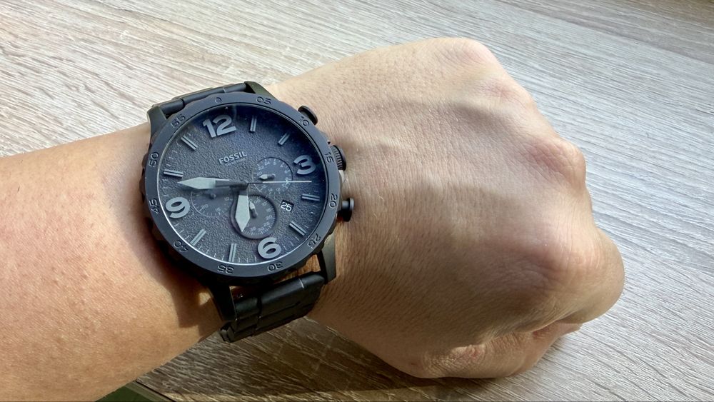 Продавам часовник Fossil JR1401