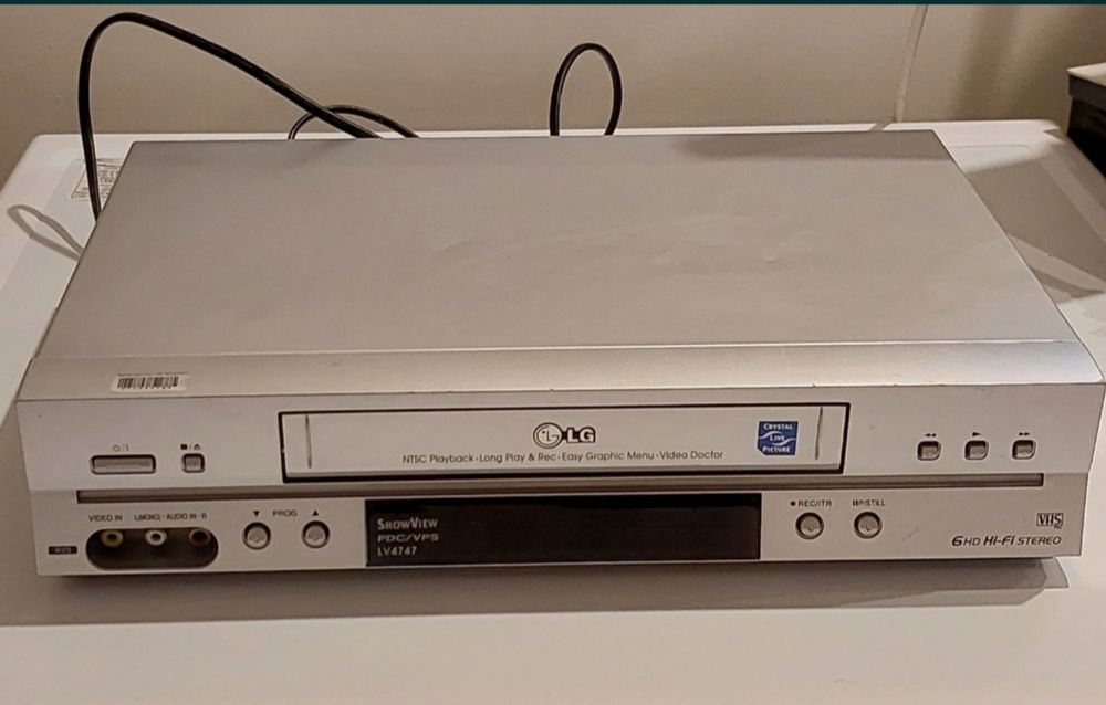 Vând videorecorder LG LV 4747 .