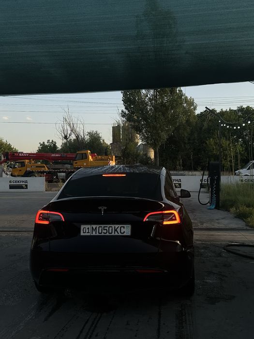 Tesla Model Y 2021