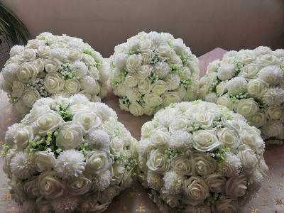 Елегантни флорални аранжировки за маси