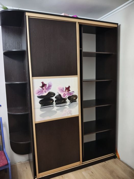 Шкаф с дверьми купе