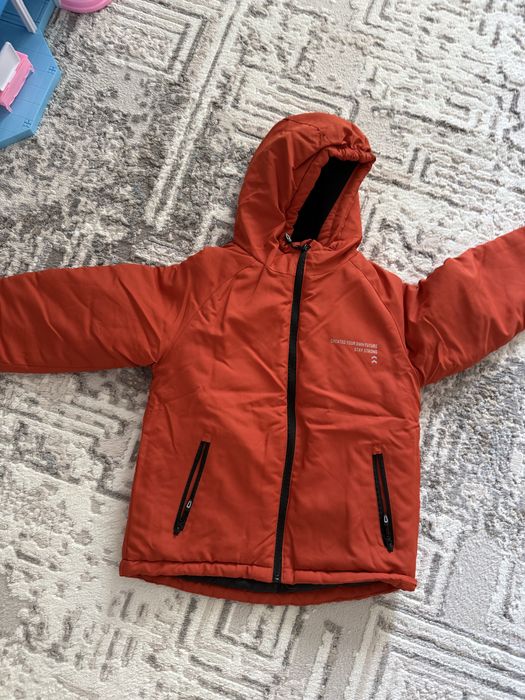 Продам теплую осеннюю курточку для мальчика