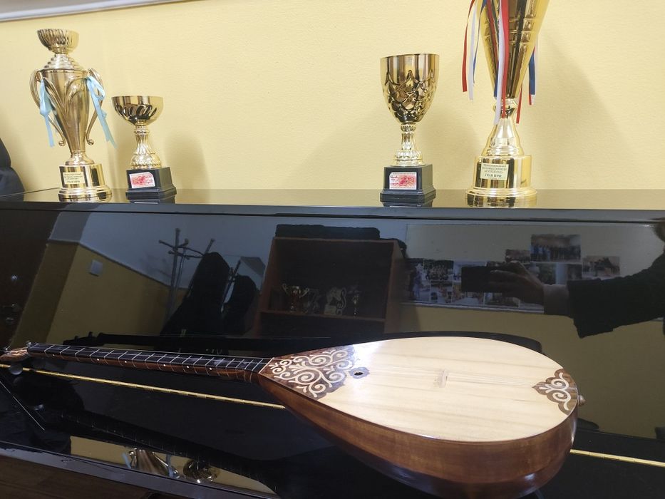 Домбыра сатылады