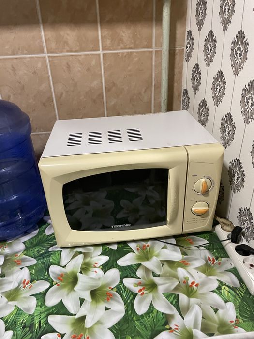 Микролоновка бежого цвета