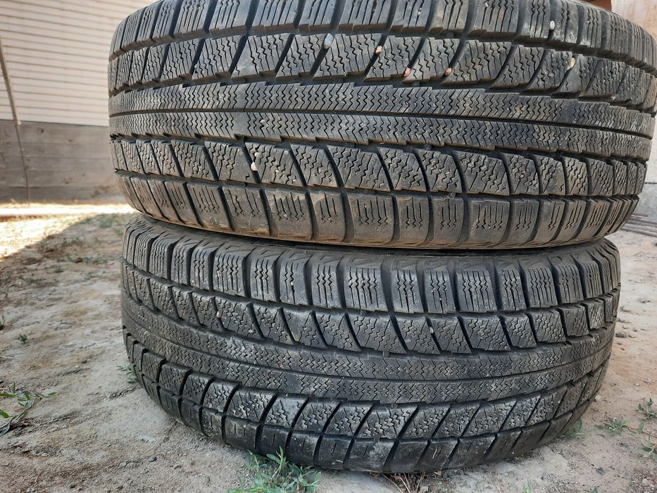 Продается 2 зимние шины