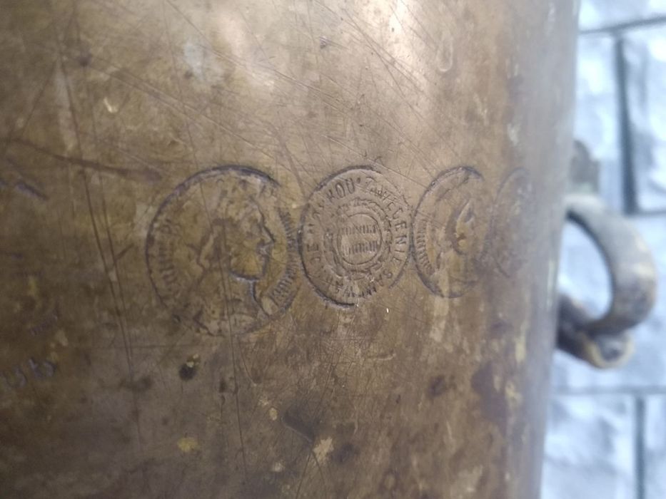 Samovar sotiladi qadimiy