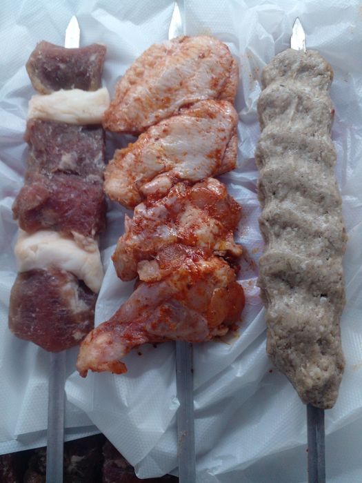 Мясо маринованное, шашлык сырой.