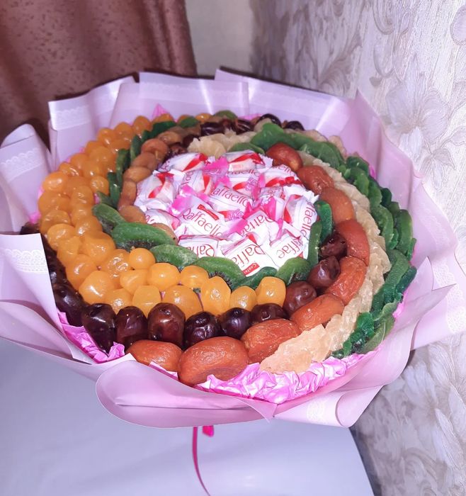 Букеты и корзины из сухофруктов и орехов.