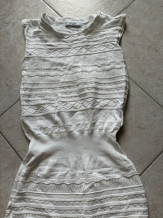 Рокля Guess.