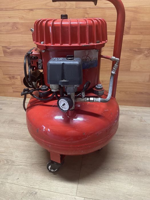 Compresor silentios 8bar 15L