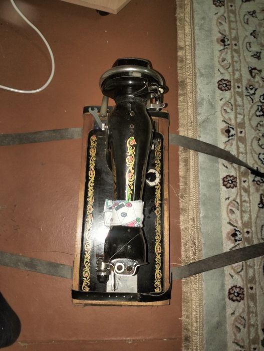 Старый Швейная машина