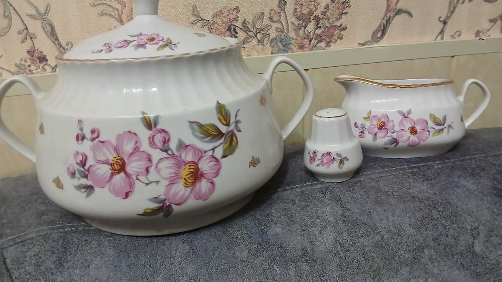 Столовый набор посуды. РИГА.