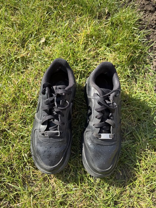 Продавам дамски маратонки Nike
