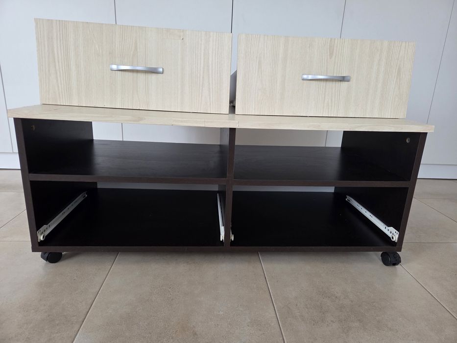 Comoda tv cu roti de transport