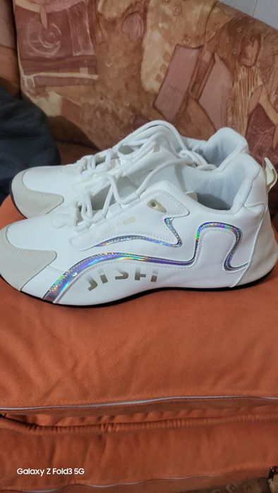 Продавам маратонки !